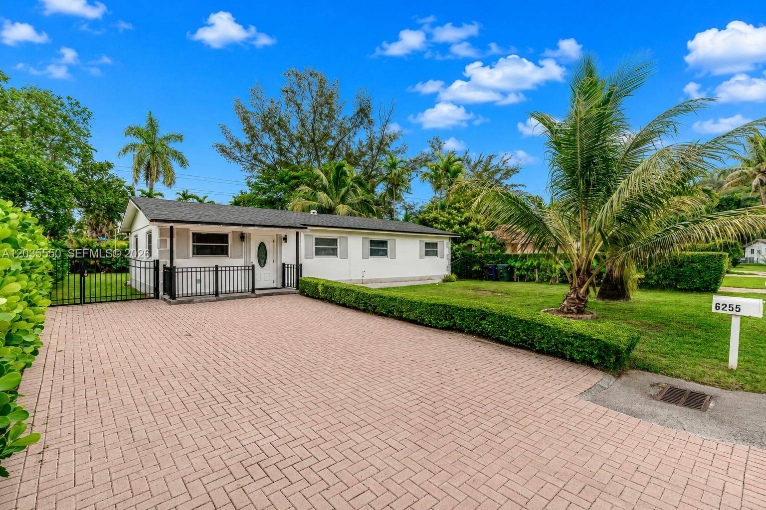 6255 SW 62nd CtSouth Miami - picture