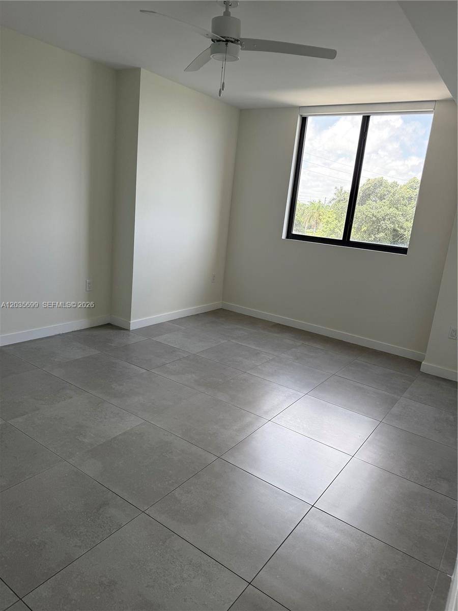 16395 Biscayne BlvdNorth Miami Beach - Apartments-Annual,Multi Family condo unit 318 - picture