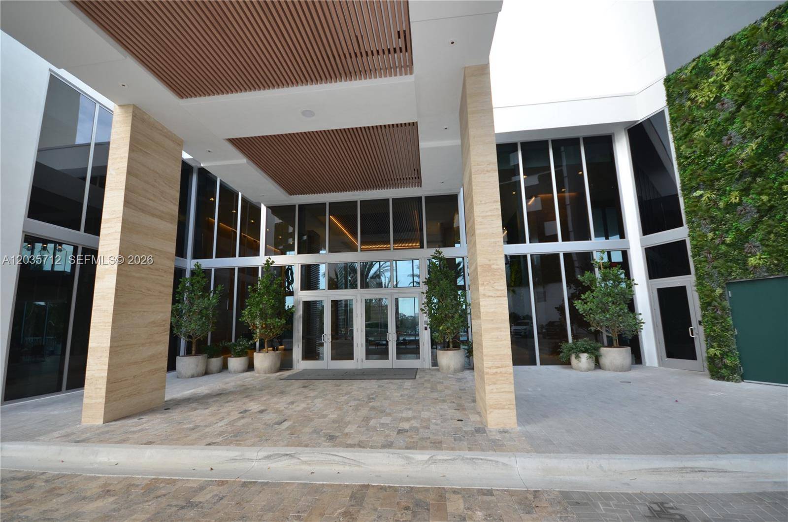 16385 Biscayne BlvdNorth Miami Beach - Single Family-Annual,Condo condo unit 519 - picture