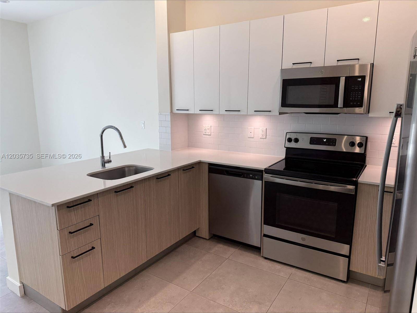 16395 Biscayne BlvdNorth Miami Beach - Apartments-Annual,Multi Family condo unit 901 - picture