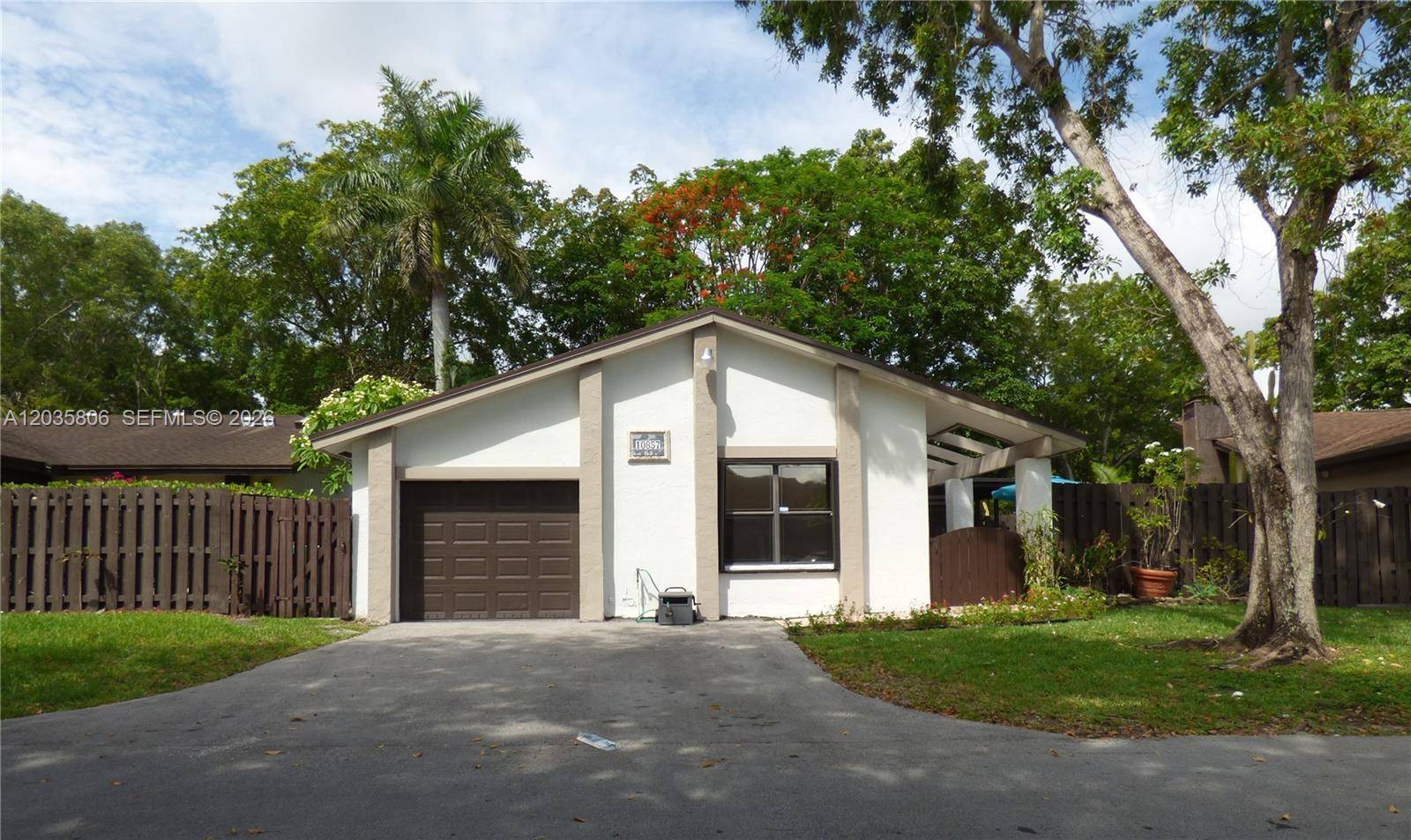 10857 SW 132nd Cir CtMiami - picture