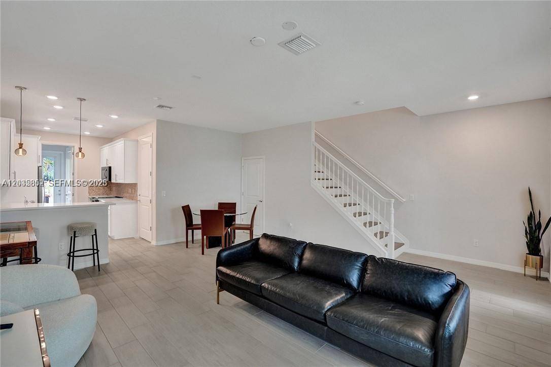 5140 Eucalyptus DrHollywood - Townhouse/Villa-Annual,Townhouse condo unit 5 - picture