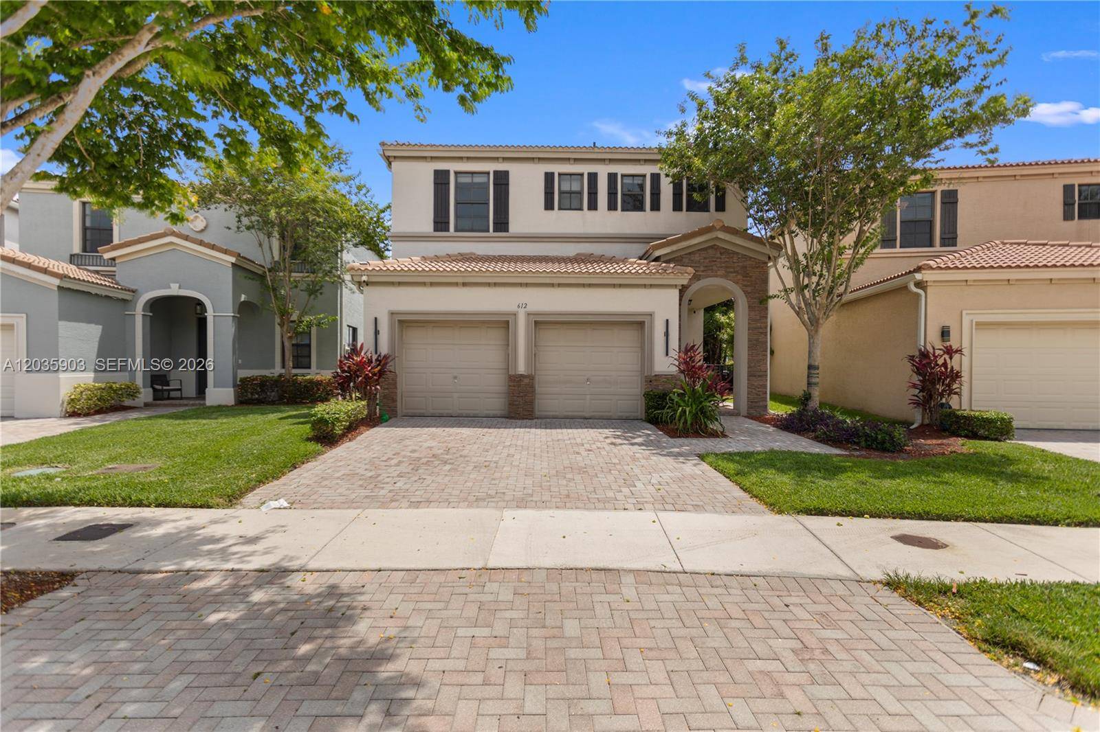 612 NE 193rd StMiami - picture