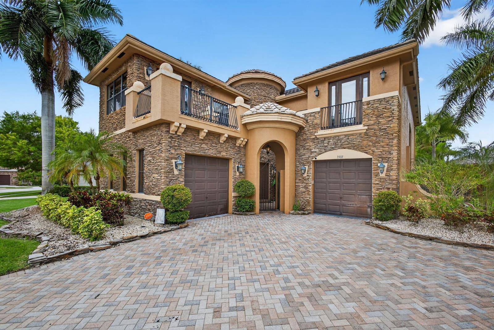 3501 CollonadeWellington - picture