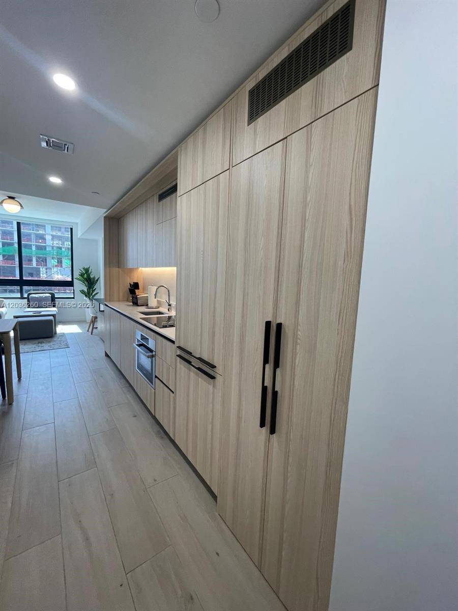 225 N Miami AveMiami - Condo/Co-Op/Annual,Condo condo unit 805 - picture