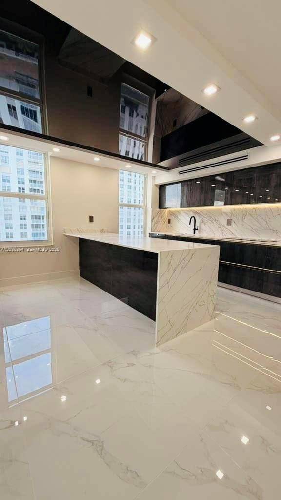 230 174th StSunny Isles Beach - Condo/Co-Op/Annual,Condo condo unit 1612 - picture