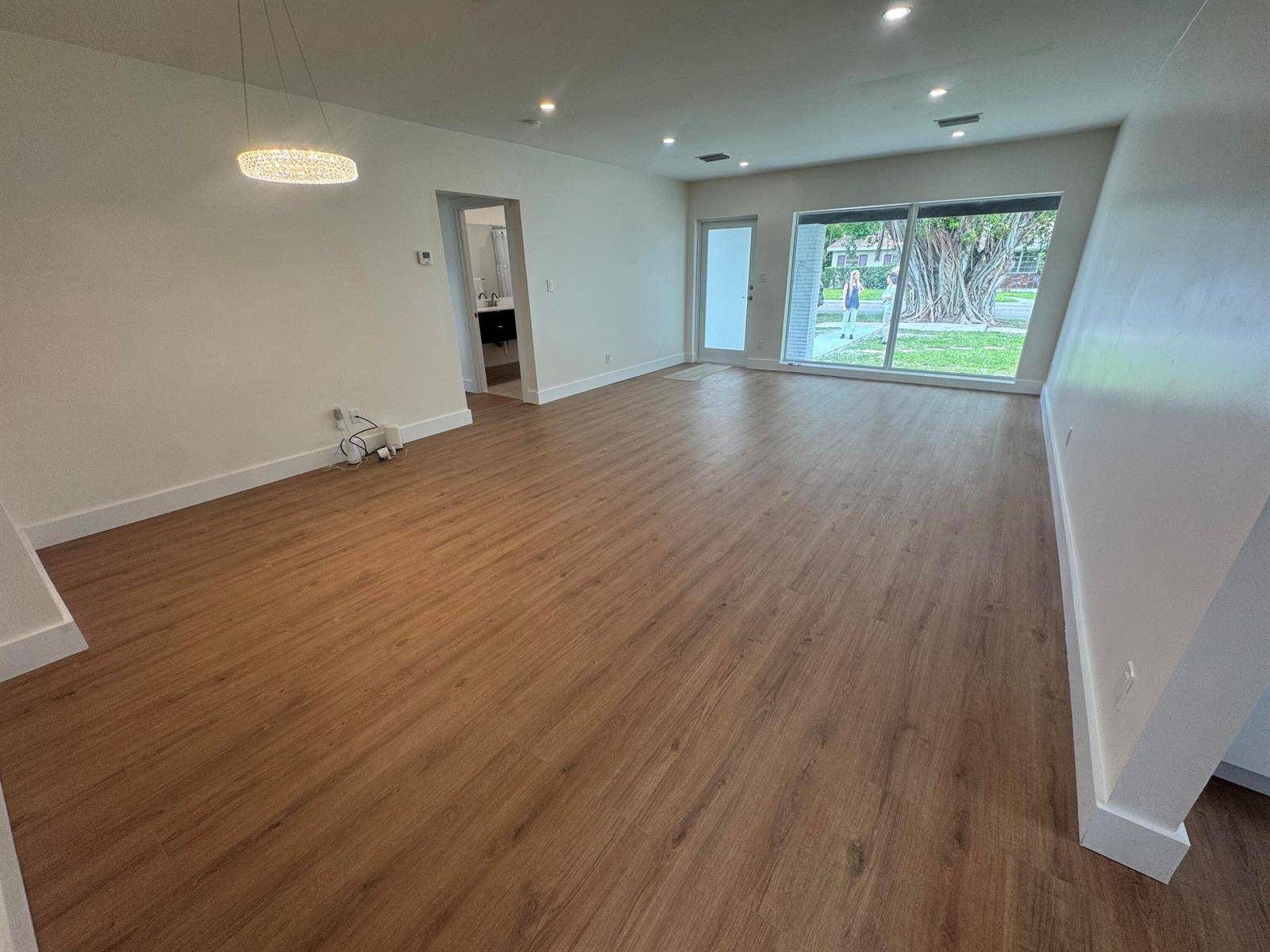 725 NE 160thMiami - picture