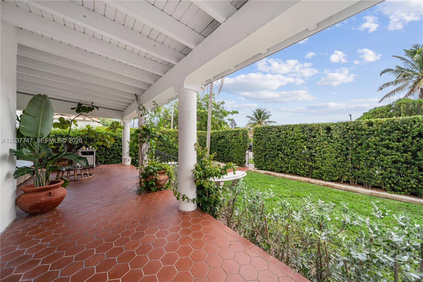 2421 SW 26th LnMiami - picture