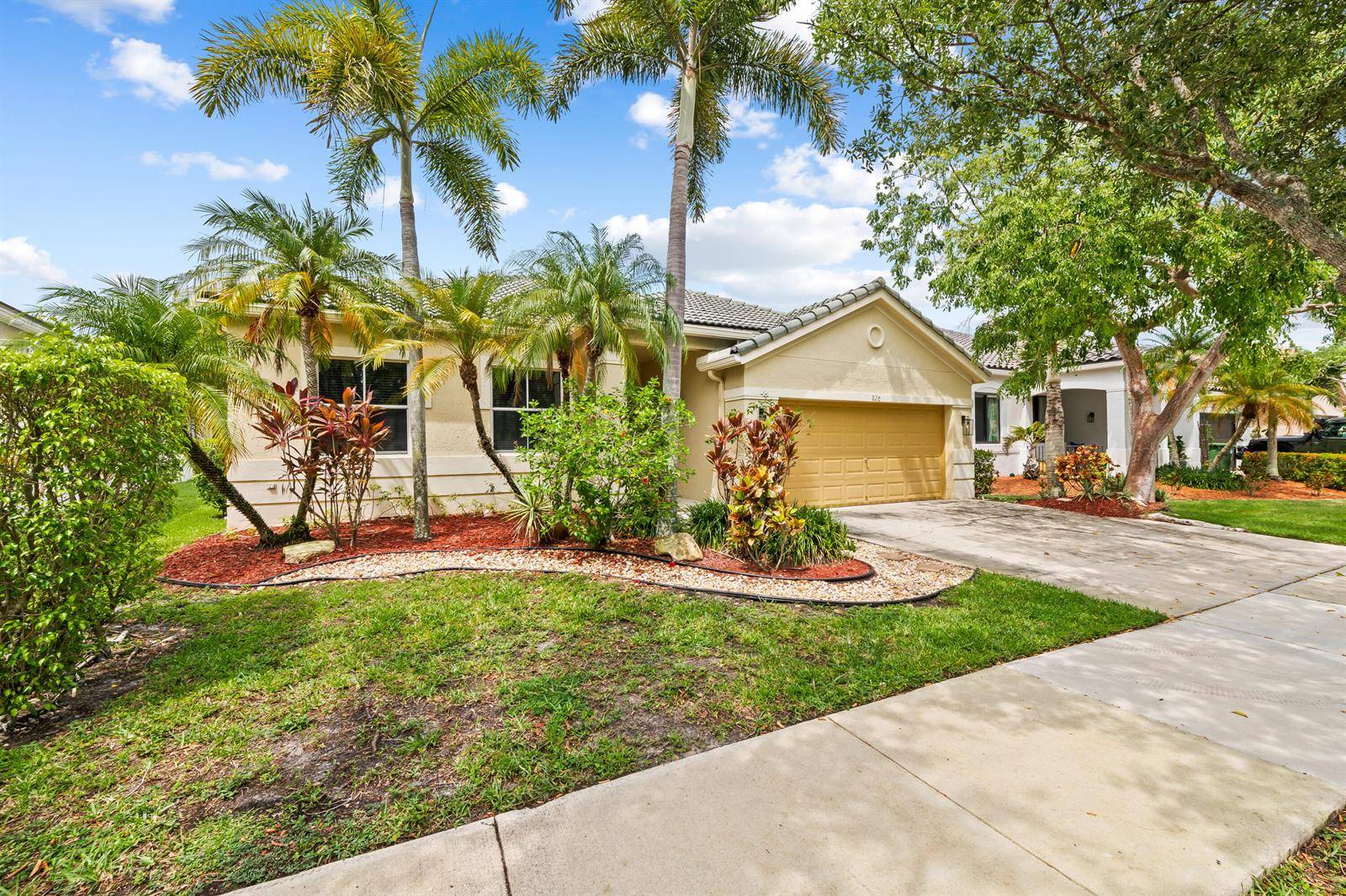 828 VandaWeston - picture