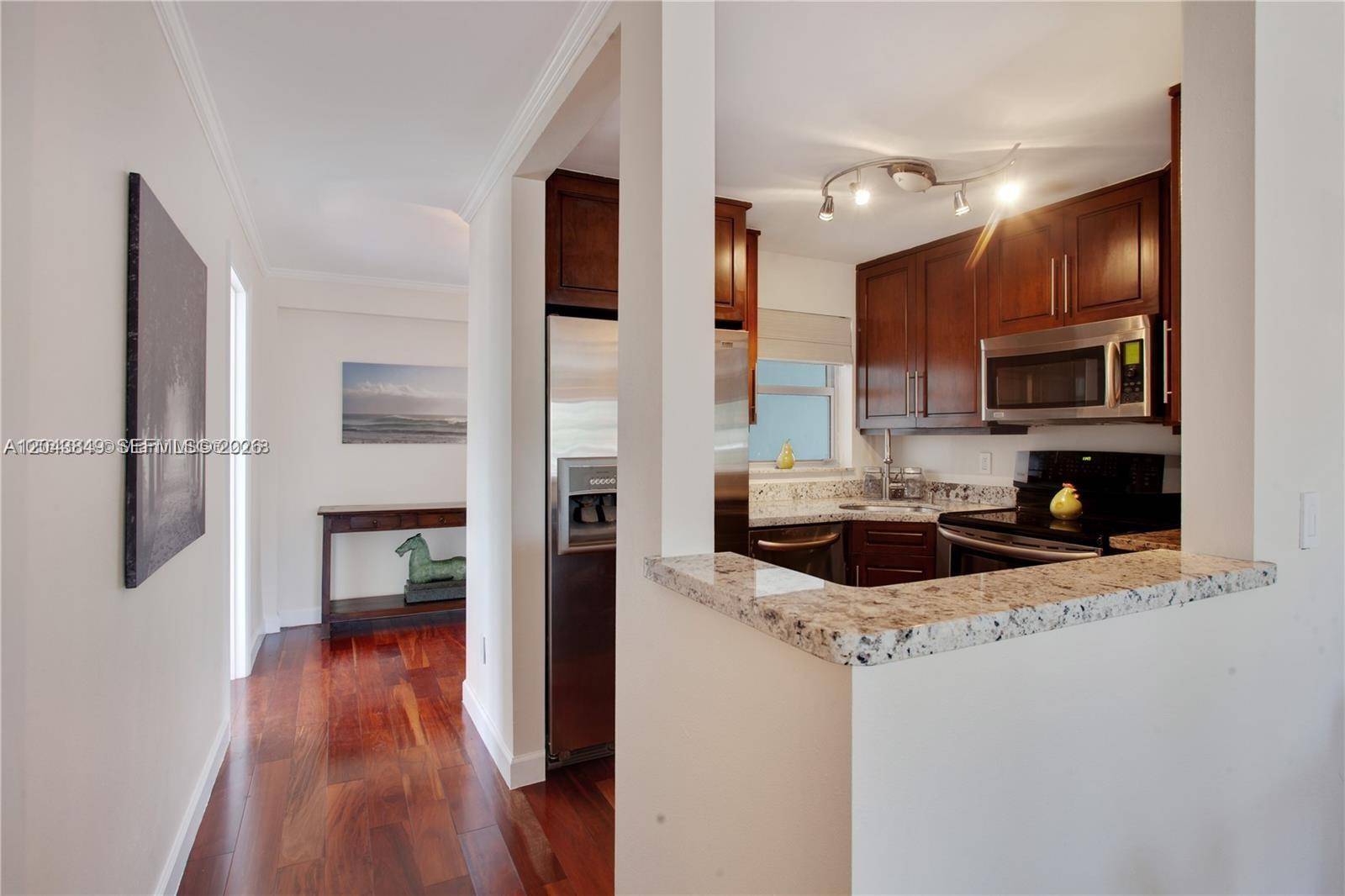 1610 Lenox AveMiami Beach - LINCOLN PLACE RESIDENCES condo unit 301 - picture