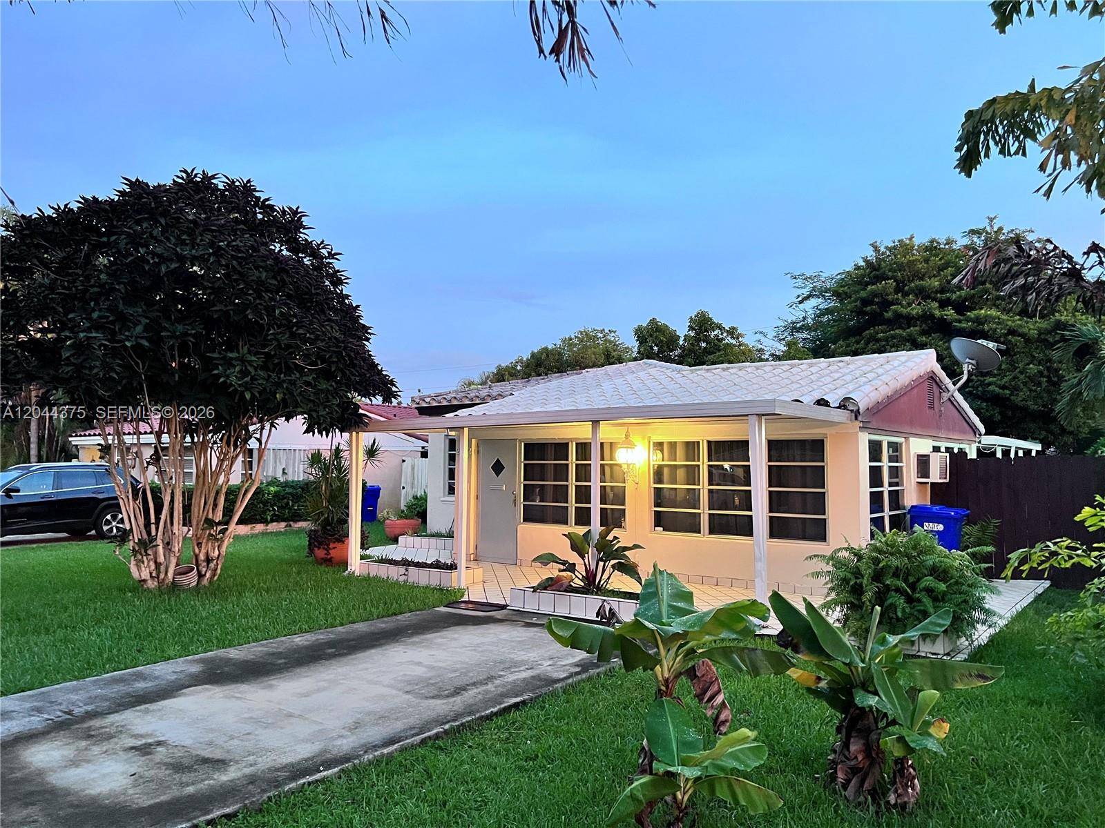 2082 NE 180th StNorth Miami Beach - Single Family-Annual,House condo unit 2082 - picture