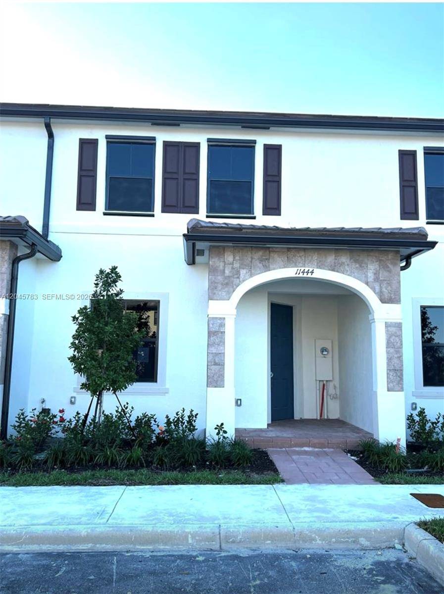11444 W 33rd CtHialeah - picture