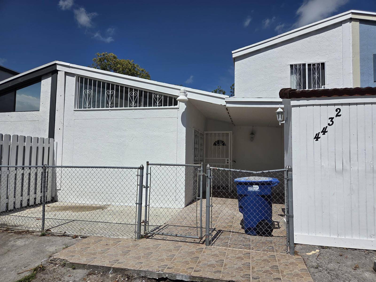 4432 NW 185thMiami Gardens - KINGS GARDENS SEC THREE condo unit 4432 - picture